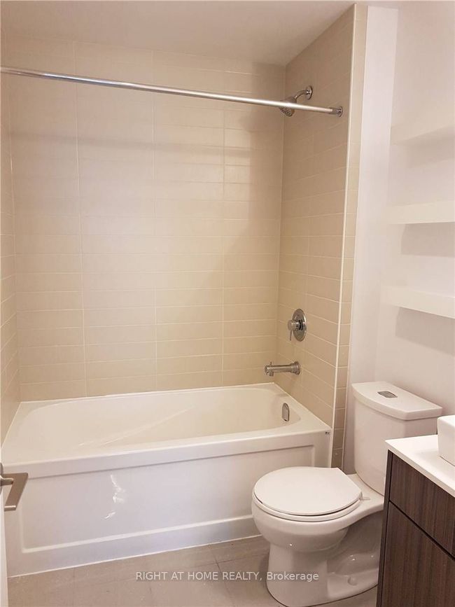SW608 - 9191 Yonge St, Condo with 2 bedrooms, 2 bathrooms and 1 parking in Richmond Hill ON | Image 13