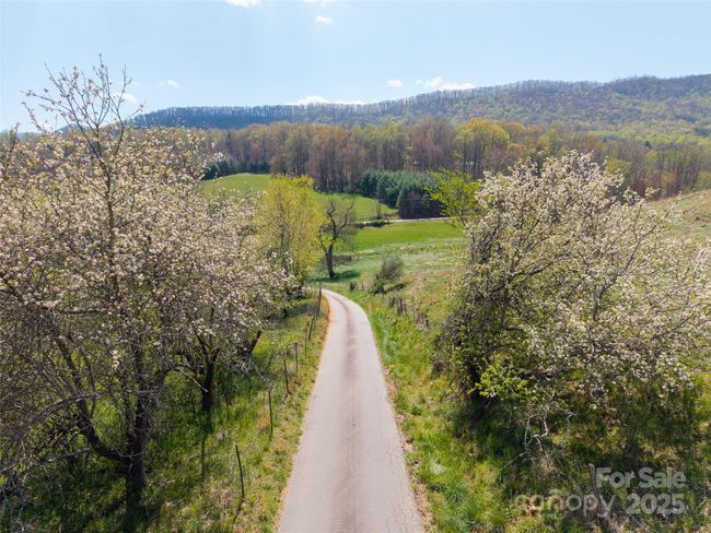 435 Upper Glady Fork Rd, House other with 2 bedrooms, 2 bathrooms and null parking in Candler NC | Image 12