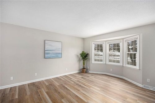 7000 Nw Belvidere Pkwy, Kansas City, MO, 64152-2235 | Card Image