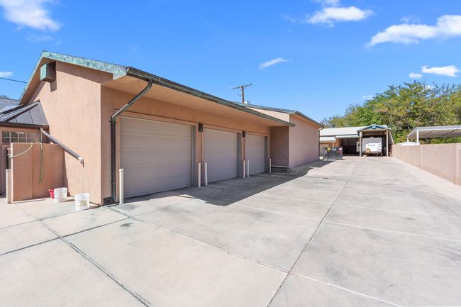 6 CAR/WORKSHOP | Image 10