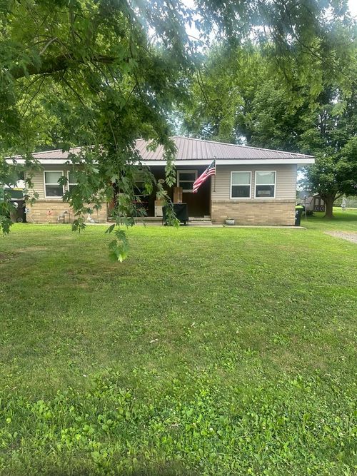 618 Meadow Lane St, Le Roy, IL, 61752-1210 | Card Image
