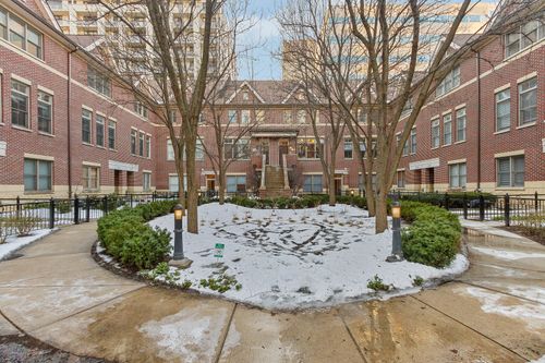 2-1942 S Prairie Ave, Chicago, IL, 60616-1333 | Card Image