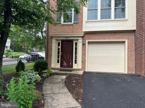 3807 Vermont Ct, Alexandria, VA, 22304-6329 | Card Image