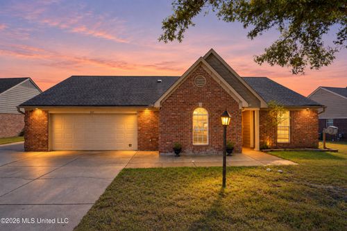 831 Lakemont Dr, Southaven, MS, 38672-8525 | Card Image