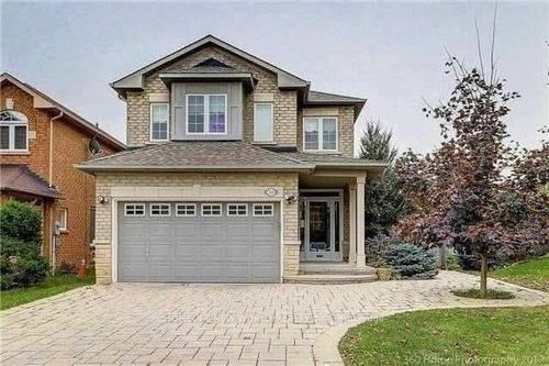 39 Brightsview Dr, Richmond Hill, ON, L4E3Z1 | Card Image
