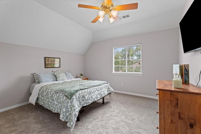 Upstairs you'll find 3 secondary bedrooms | Image 24