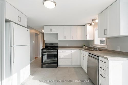 25 Ayling Reid Crt, Wasaga Beach, ON, L9Z2G5 | Card Image