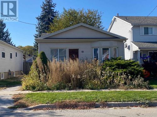 19 Margery Avenue, St. Catharines (Haig), ON, L2R6J6 | Card Image