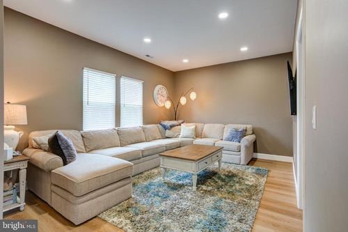 57 Evergreen Ln, LEVITTOWN, PA, 19054-3209 | Card Image
