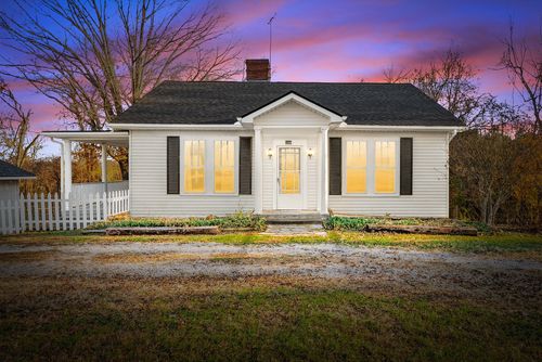 106 Cedar St, Dover, TN, 37058-3609 | Card Image