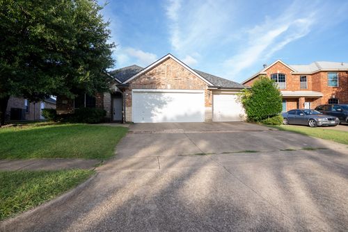 7717 Decoy Dr, Arlington, TX, 76002-4542 | Card Image