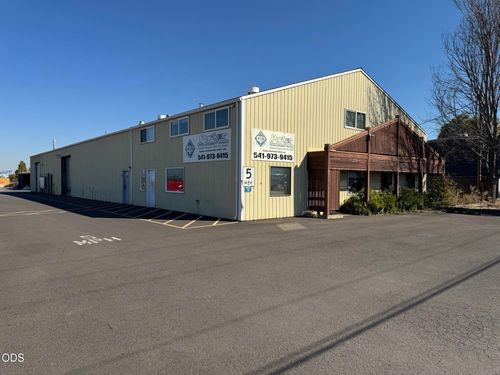 3825 Crater Lake Hwy, Medford, OR, 97504-9743 | Card Image