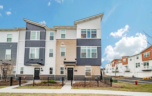 871 Finley Dr, Aurora, IL, 60504-8160 | Card Image