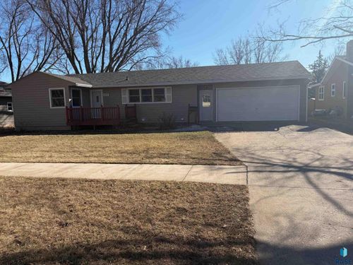 803 Ne 6th St Street, Madison, SD, 57042 | Card Image