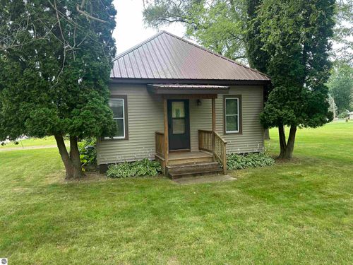 316 Floyd St, Coleman, MI, 48618-8925 | Card Image