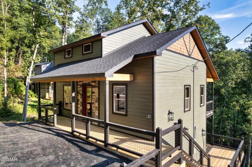 2609 Whipoorwill Hill Way, Sevierville, TN, 37862-8359 | Card Image