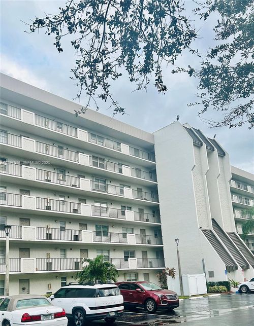 apt-310-3100 W Rolling Hills Cir, Davie, FL, 33328-1956 | Card Image