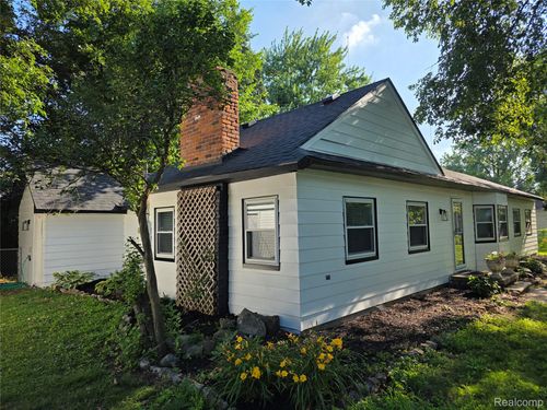 32251 Elmwood St, Garden City, MI, 48135-1516 | Card Image