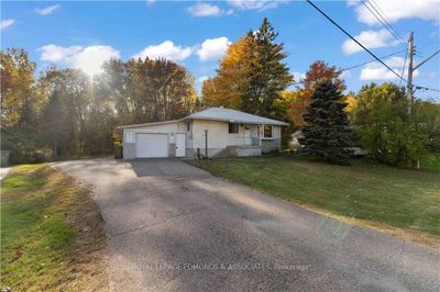 19 Labine Cres, House other with 2 bedrooms, 1 bathrooms and 4 parking in Petawawa ON | Image 2