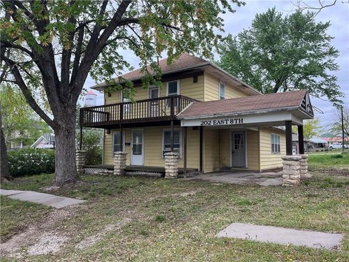 202 E 8th St, Frankfort, KS, 66427-1210 | Card Image