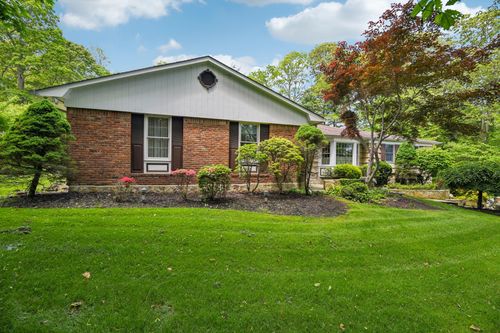28 Stepping Stone Cres, Dix Hills, NY, 11746-5024 | Card Image