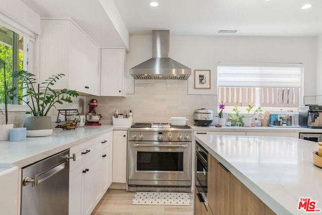 5737 Allott Ave, House other with 6 bedrooms, 6 bathrooms and 2 parking in Sherman Oaks CA | Image 4