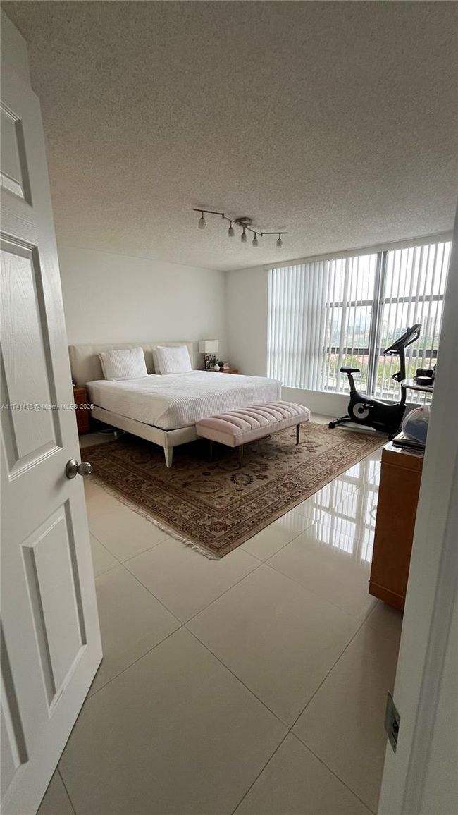 APT-1405 - 3500 Mystic Pointe Dr, Condo with 2 bedrooms, 2 bathrooms and null parking in Aventura FL | Image 13