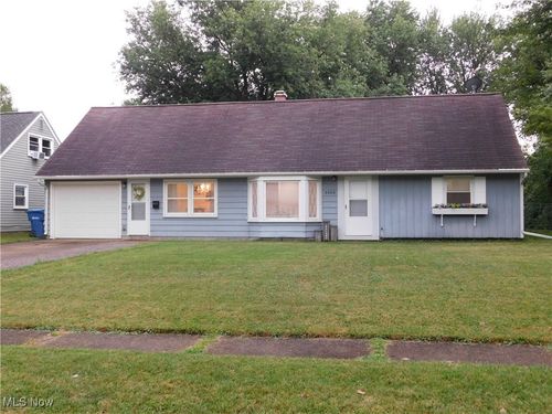 4840 Madison Ave, Sheffield Lake, OH, 44054-1525 | Card Image