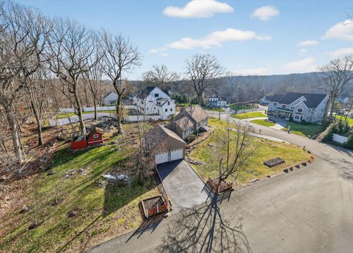 246 Romanock Rd, Fairfield, CT, 06825-7234 | Card Image