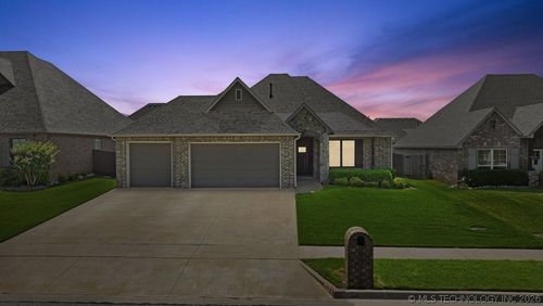 8110 N 77th East Ave, Owasso, OK, 74055-7670 | Card Image