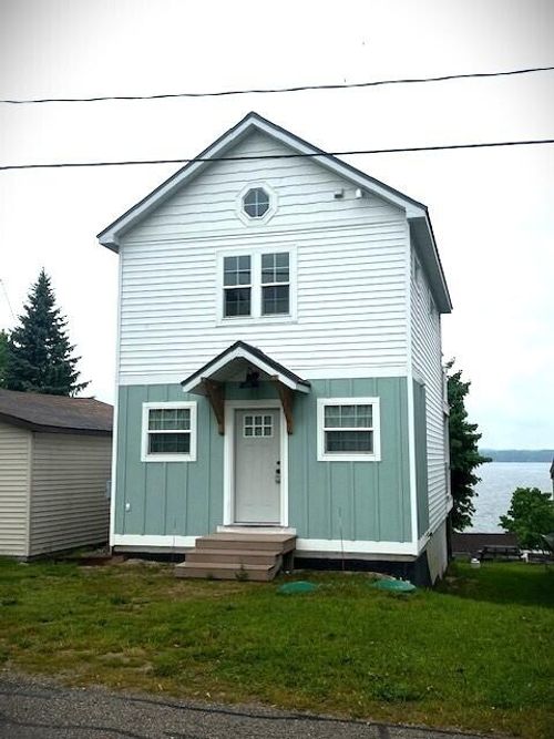 10606 Lake St, Chippewa Lake, MI, 49320-5196 | Card Image