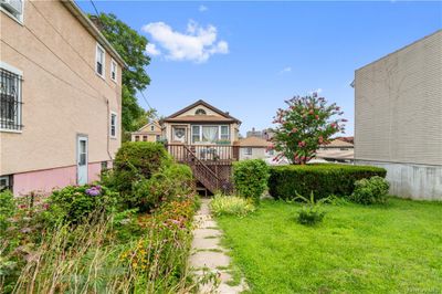 3042 Kingsland Avenue, House other with 2 bedrooms, 2 bathrooms and null parking in Bronx NY | Image 3