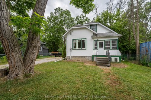 11 Queen St S, Omemee, ON, K0L2W0 | Card Image