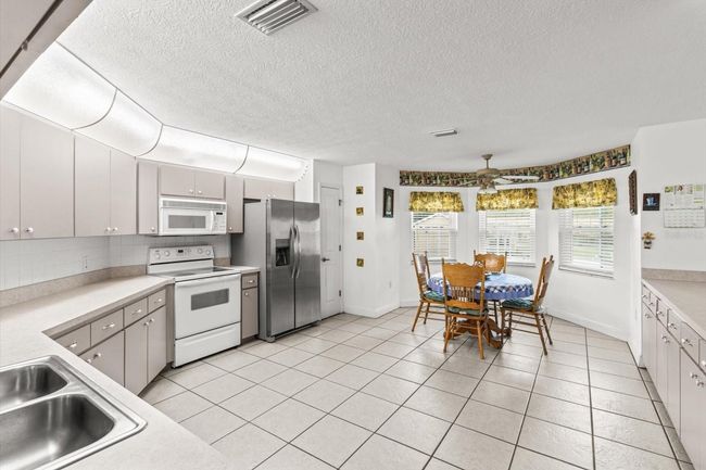 Eating Space in Kitchen | Image 20