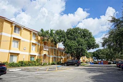 714 - 2371 Nw 33rd St, Condo with 2 bedrooms, 2 bathrooms and null parking in Oakland Park FL | Image 2