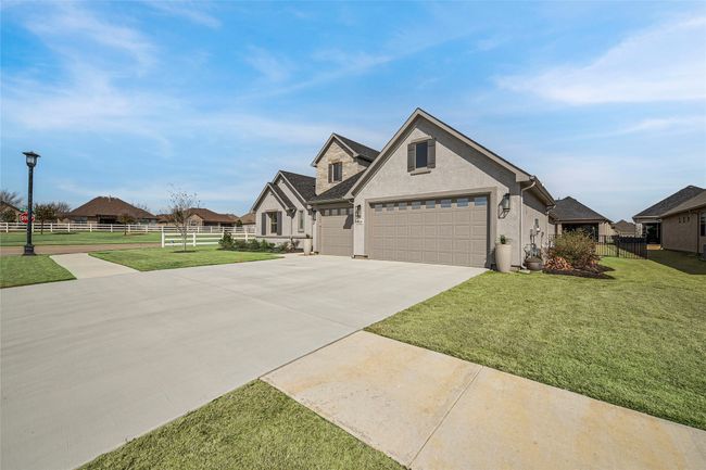 10020 Crestview Dr, House other with 2 bedrooms, 3 bathrooms and null parking in Denton TX | Image 4