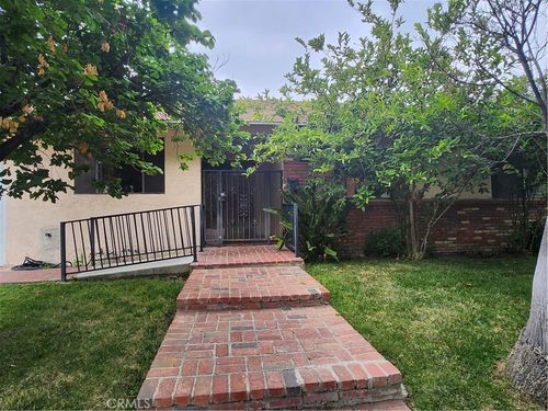 18725 Schoenborn St, Northridge, CA, 91325-3843 | Card Image
