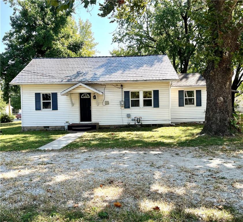 Highland Ave, Nevada, MO 64772