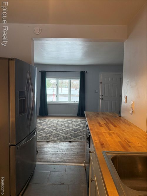 2468 Fernwood Ave, Ann Arbor, MI, 48104-5281 | Card Image