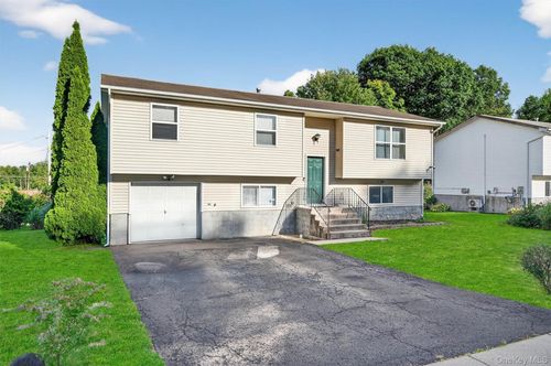 3 Ted Miller Dr, Maybrook, NY, 12543-1136 | Card Image