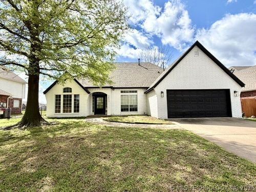 3827 W Canton St, Broken Arrow, OK, 74012-9470 | Card Image