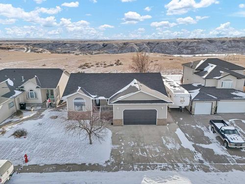 122 Redcliff Way Sw, Redcliff, AB, T0J2P0 | Card Image