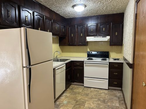 apt-24-75 Winthrop St, Everett, MA, 02149-2614 | Card Image