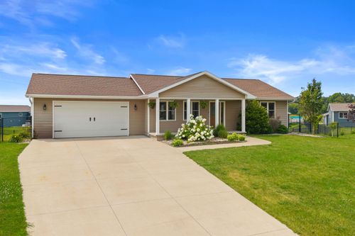 2270 Lensmire Ln, WAUPACA, WI, 54981-2302 | Card Image
