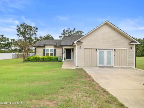 106 Emmitt And Angies Dr, La Grange, NC, 28551-3303 | Card Image