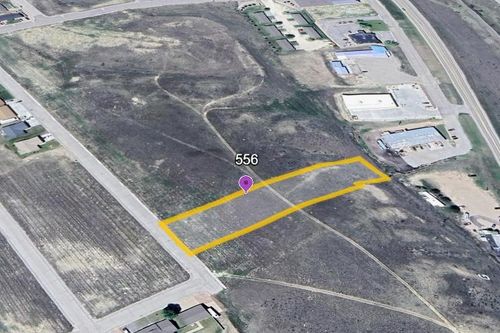 556 Emigrant Dr, Glenrock, WY, 82637-5131 | Card Image