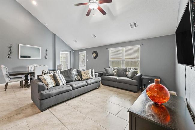 5206 Pointe Spring Xing, House other with 4 bedrooms, 3 bathrooms and 2 parking in Spring TX | Image 6