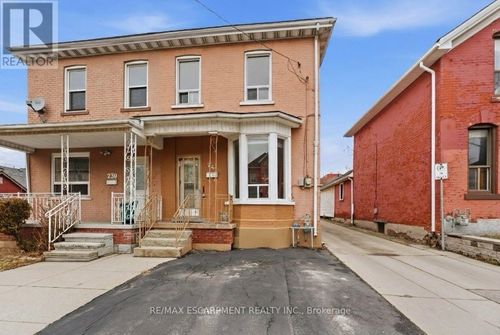241 Robert St, Hamilton, ON, L8L2R2 | Card Image