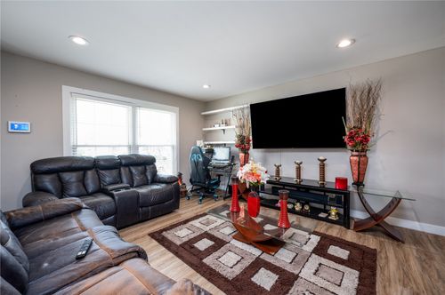 4609 Pineview Dr Ne, Cedar Rapids, IA, 52402-1717 | Card Image