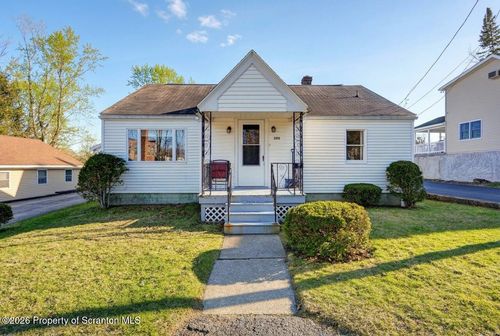 205 Academy St, Moscow, PA, 18444-9070 | Card Image